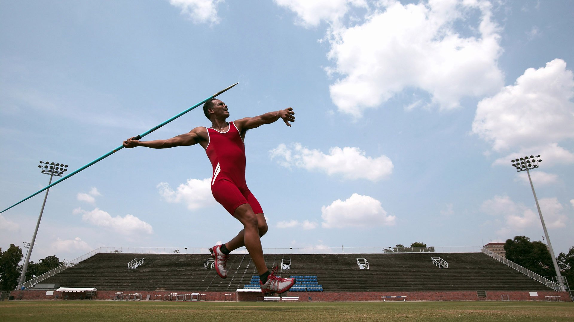 自由泳项目荷兰男将展现速度，荷兰弟游泳